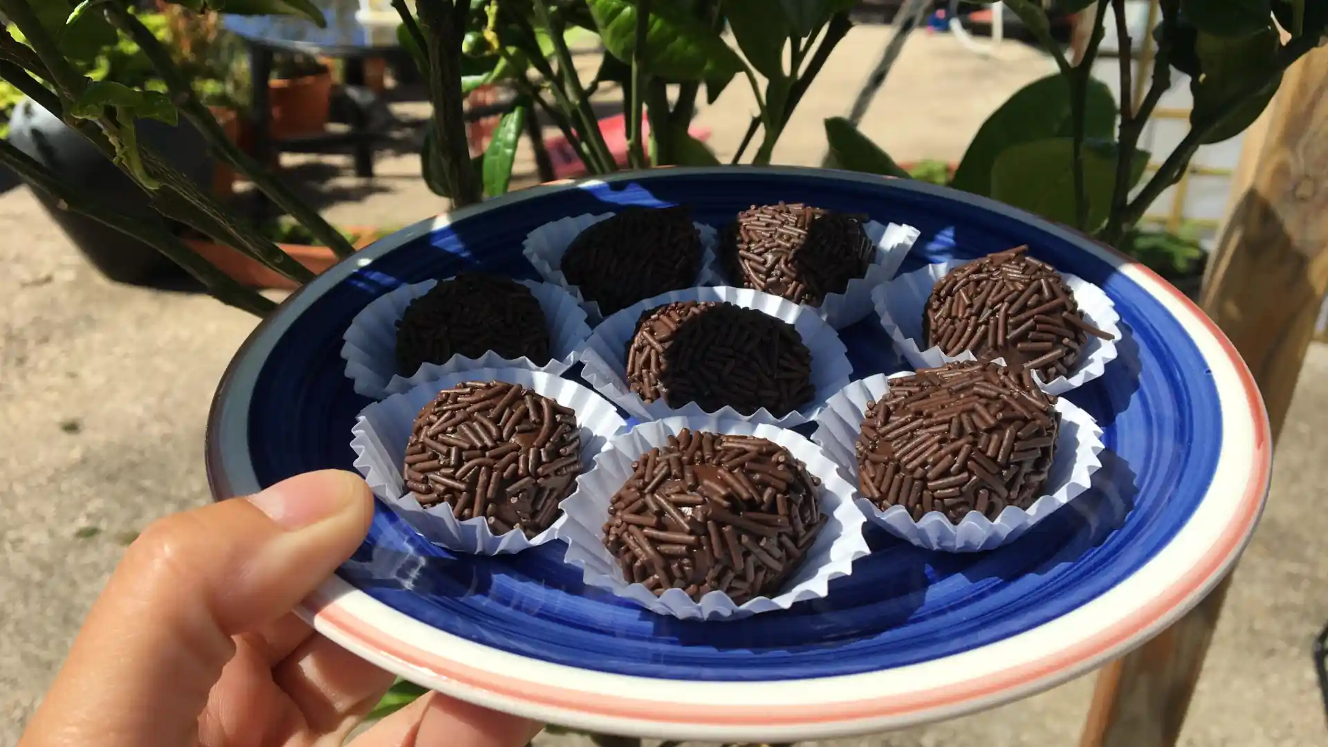 Brigadeiros rápidos e irresistíveis em forminhas de papel